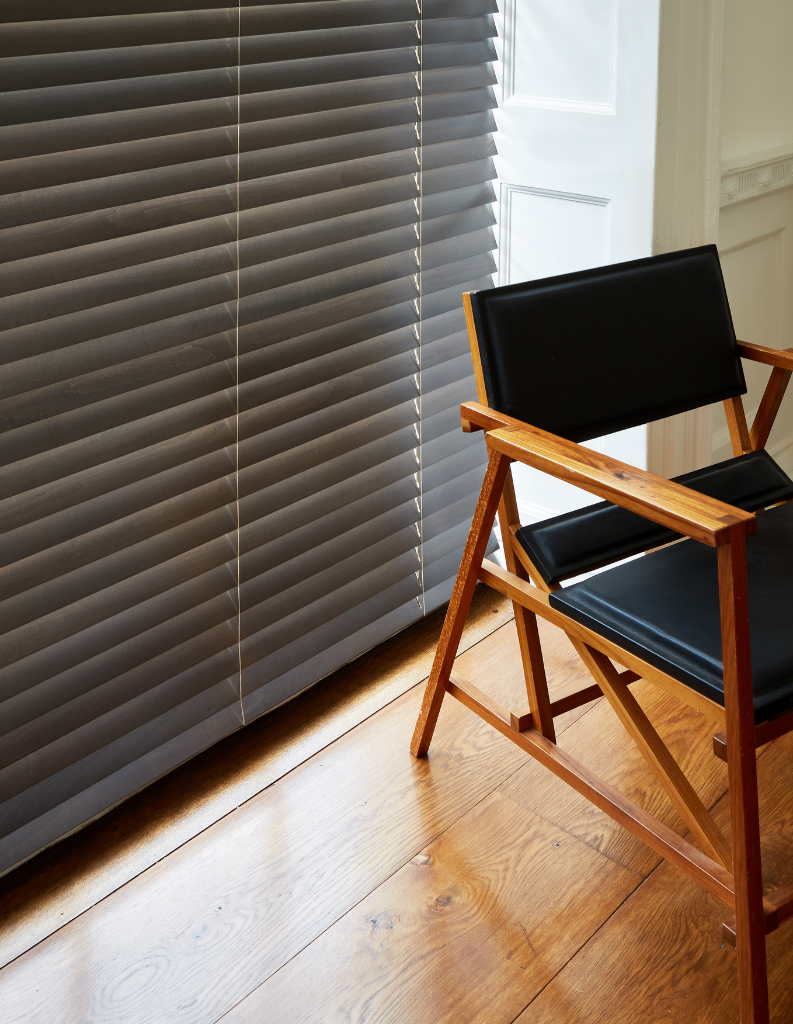 Natural wood Venetian blinds in a stylish living room. 